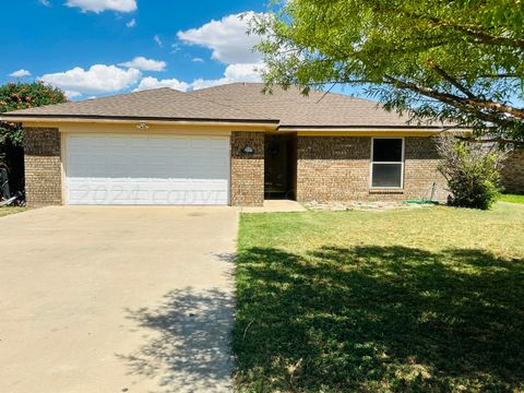 Single Family Residence in Dumas TX 714 Floyd Avenue.jpg