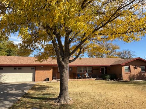 Homes For Sale - 130 Ave C<br/> Deaf Smith County, Hereford, TX 79045