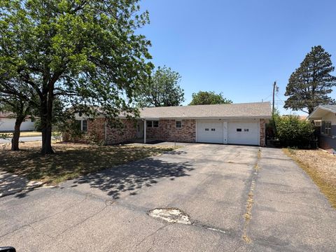 Homes For Sale - 1901 N Faulkner Street<br/> Pampa, TX 79065