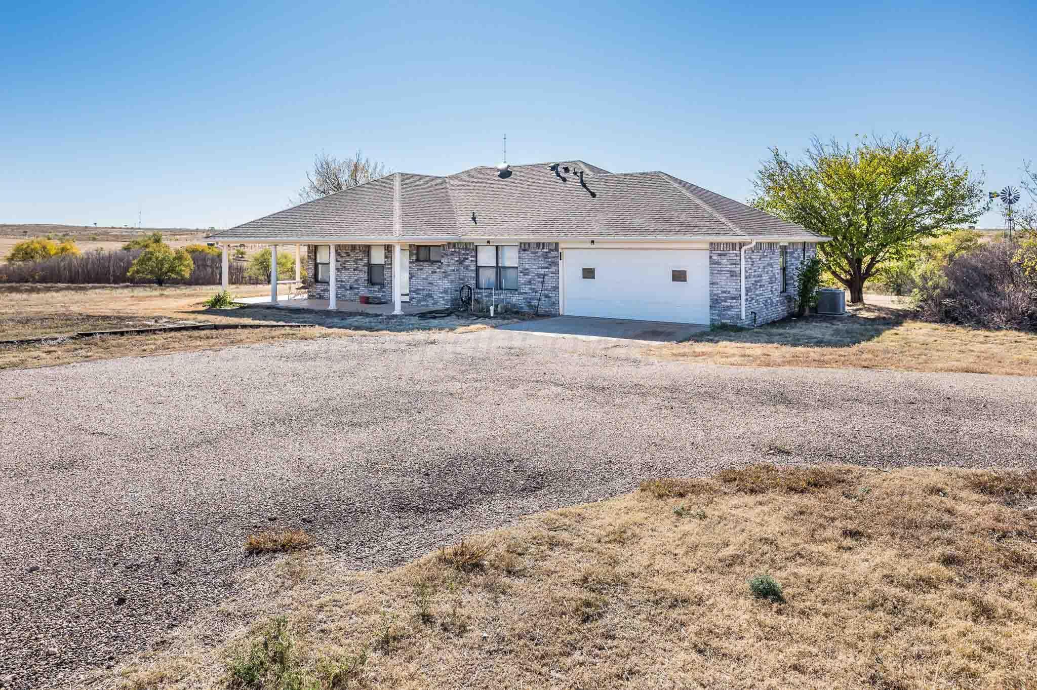 2300 E Willow Creek Drive, Amarillo, Texas image 2