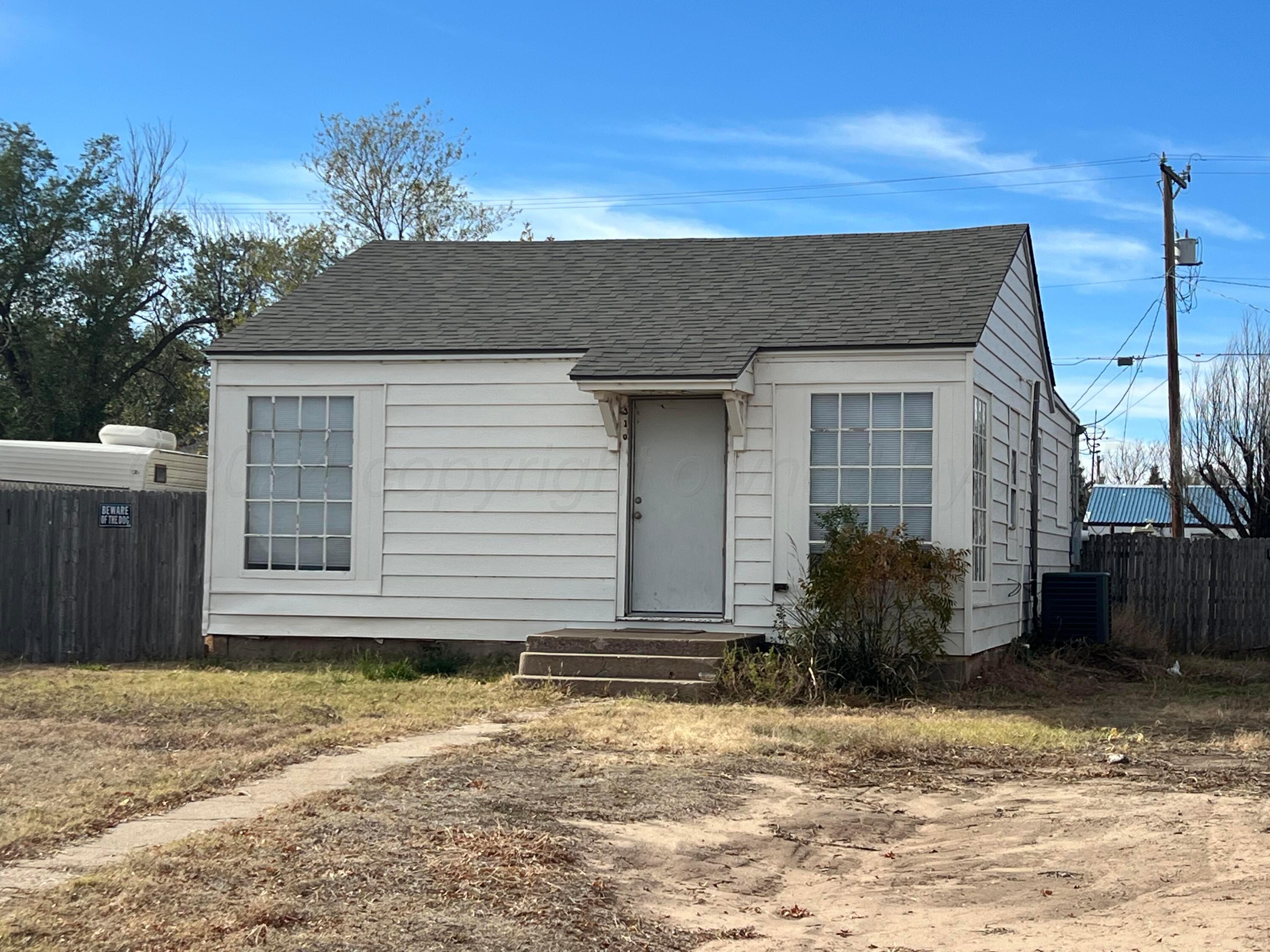 310 E Greenough Avenue, Stinnett, Texas image 1