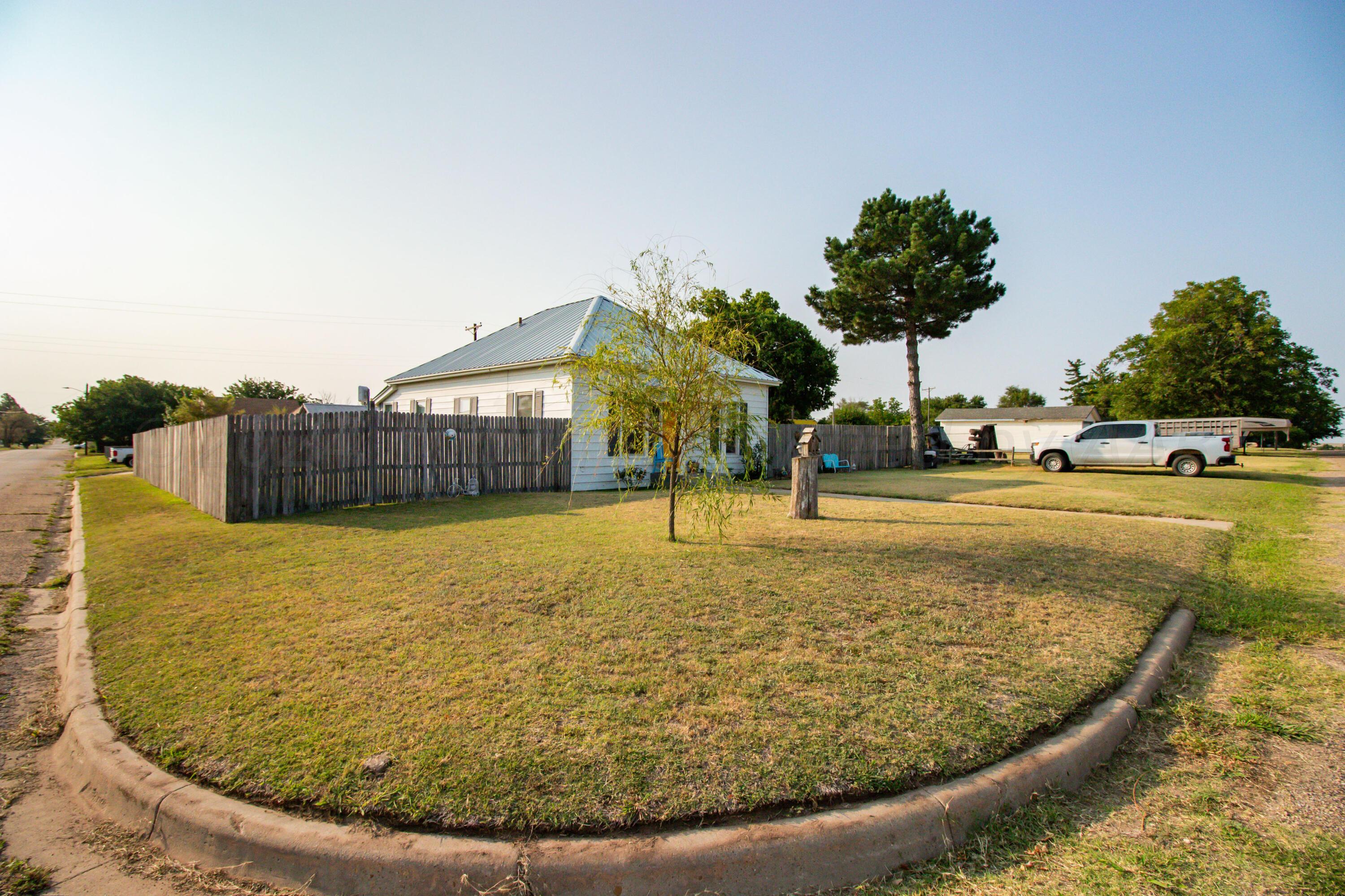 420 Grove Street, McLean, Texas image 5