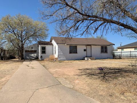 Homes For Sale - 313 Avenue B<br/> Deaf Smith County, Hereford, TX 79045