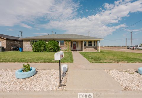 Homes For Sale - 1700 Lewis Ave<br/> Moore County, Dumas, TX 79029