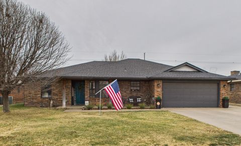 Homes For Sale - 1611 N Zimmers Street<br/> Gray County, Pampa, TX 79065