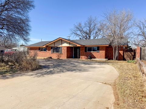 Homes For Sale - 803 N 16th Street<br/> Memphis, TX 79245