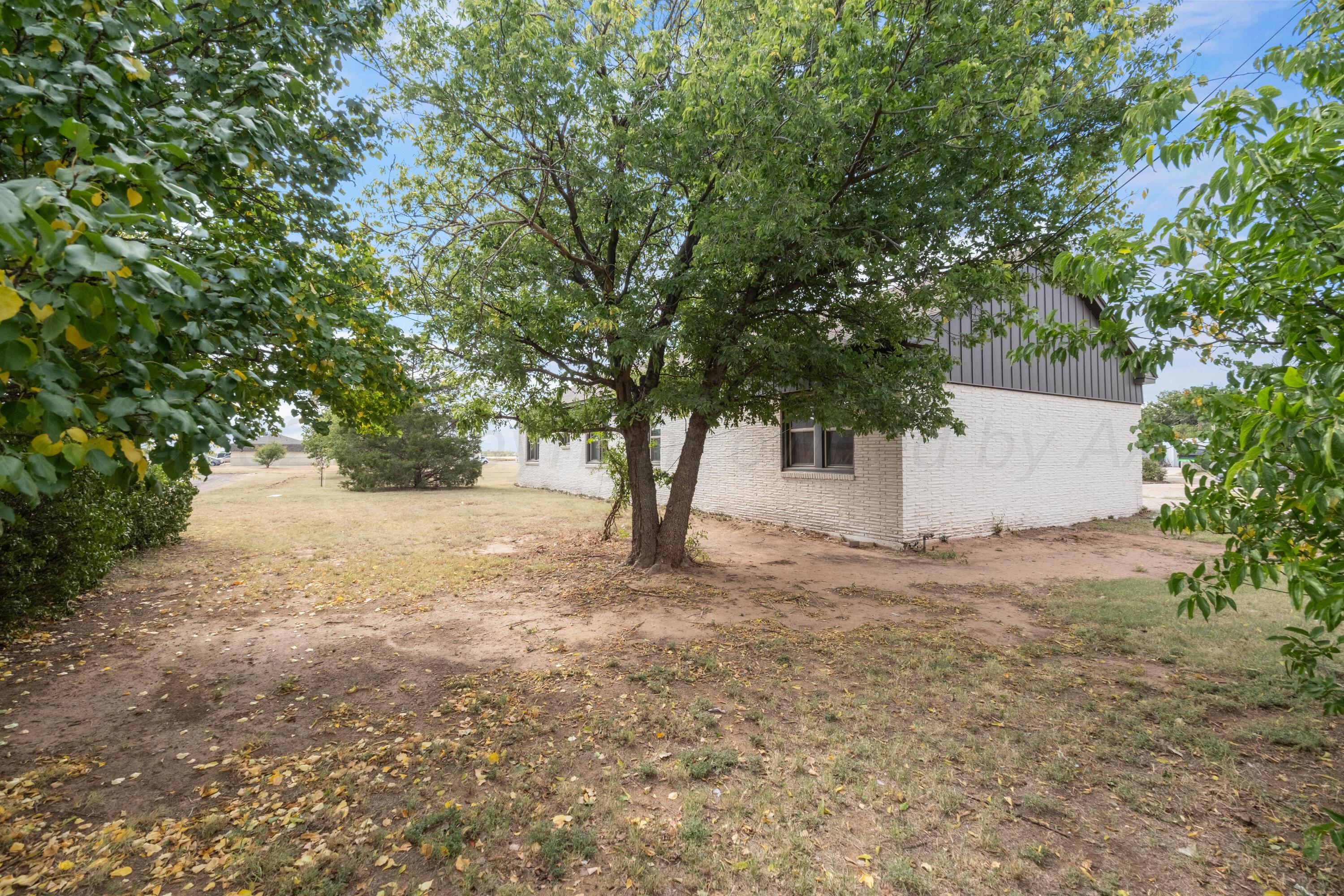 1800 E 1st Street, Dumas, Texas image 36