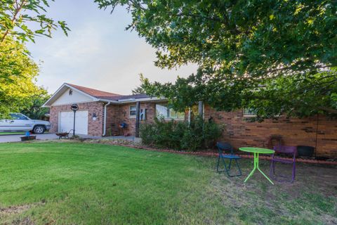 Homes For Sale - 105 S Pratt Street<br/> Claude, TX 79019