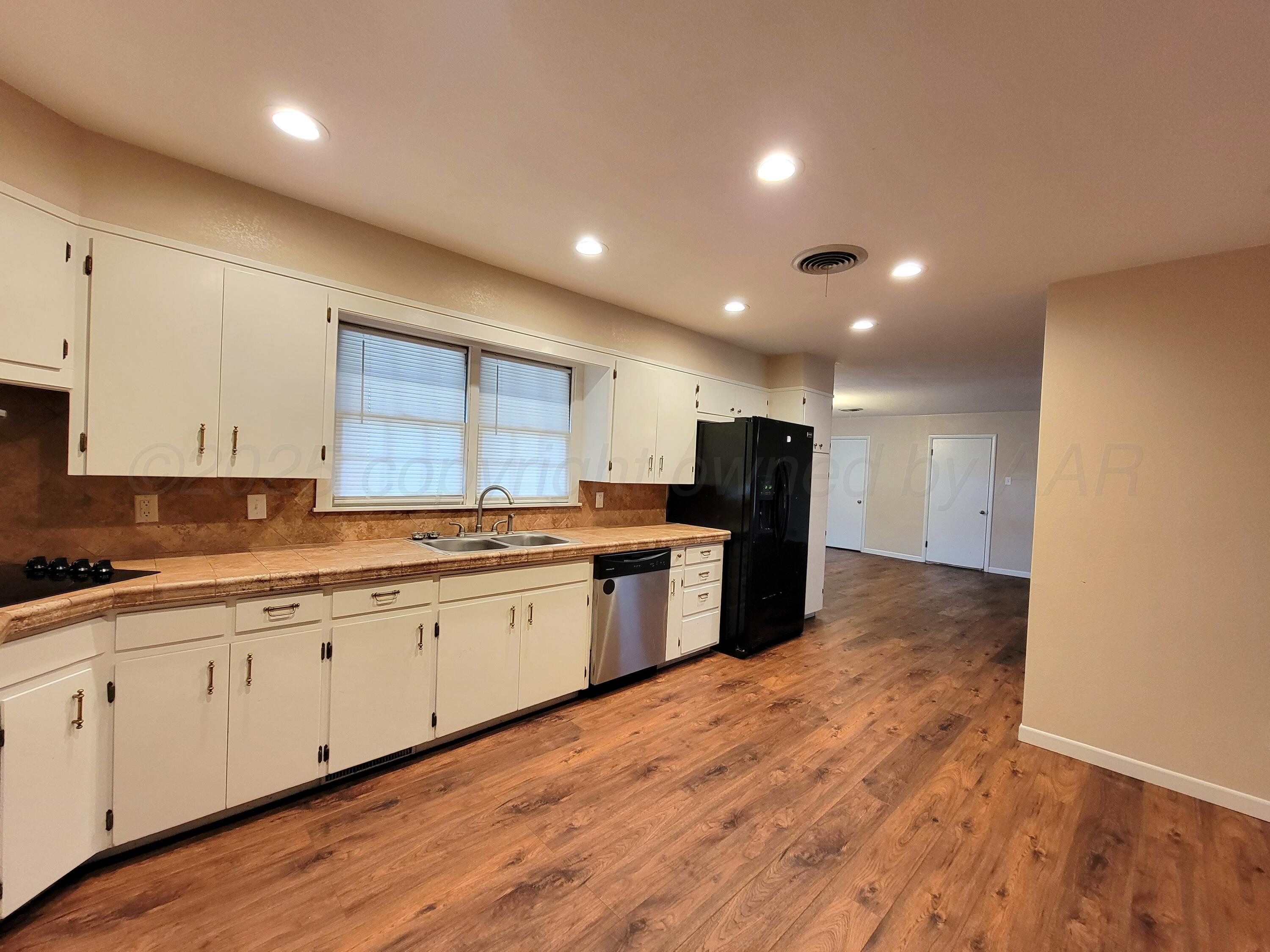 2115 N Chestnut Drive, Pampa, Texas image 6