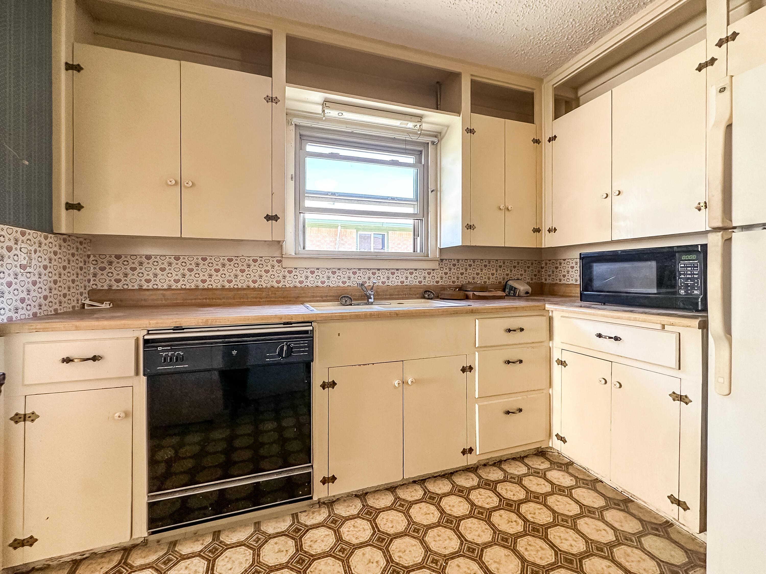1705 S Takewell Street, Borger, Alaska image 8