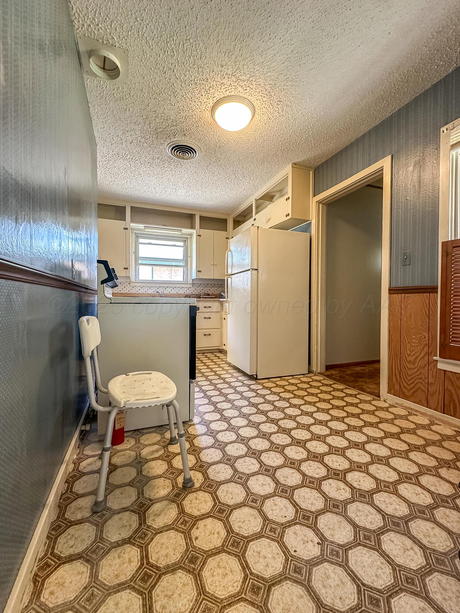 1705 S Takewell Street, Borger, Alaska image 10