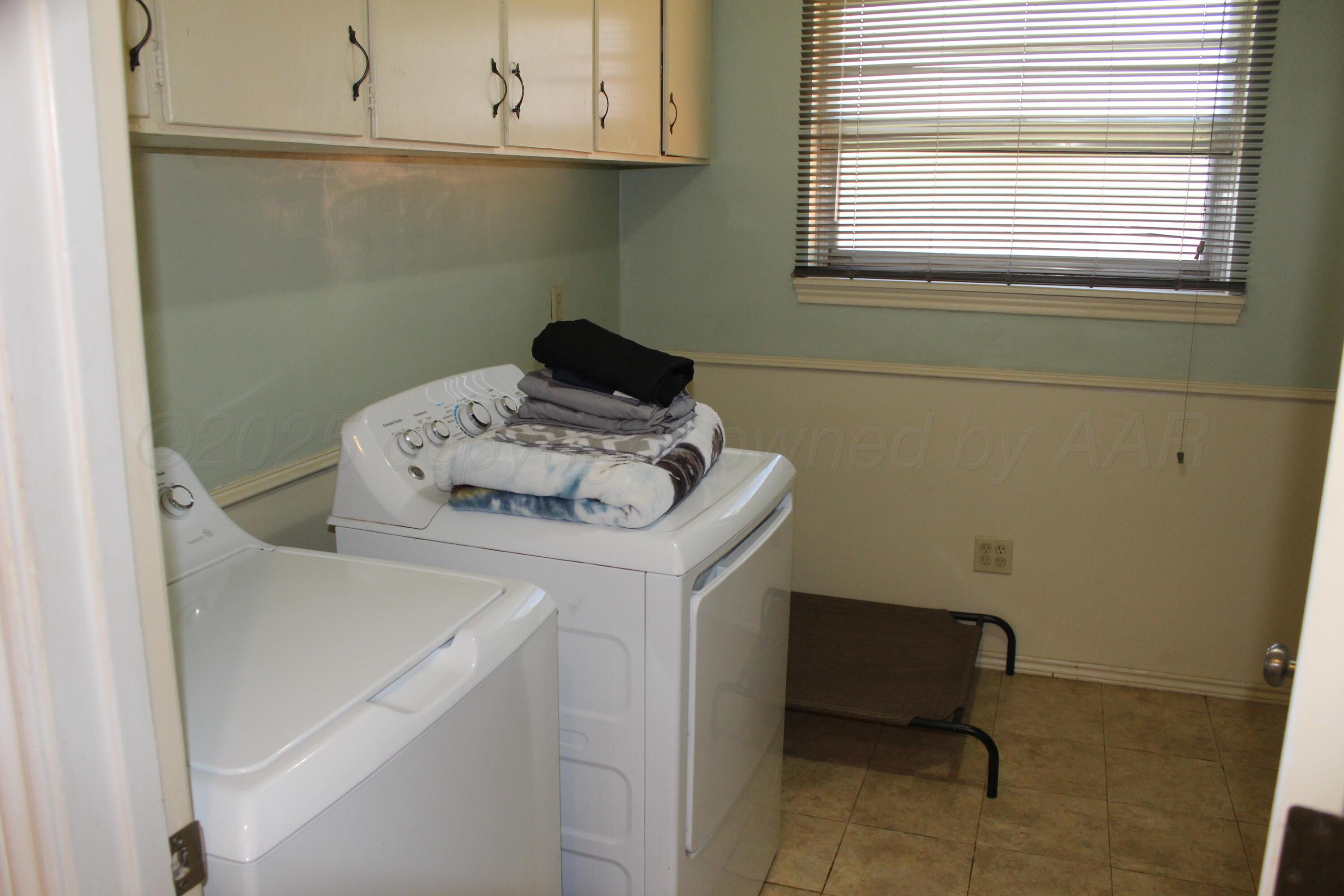 306 E Douglas Street, Hereford, Idaho image 13