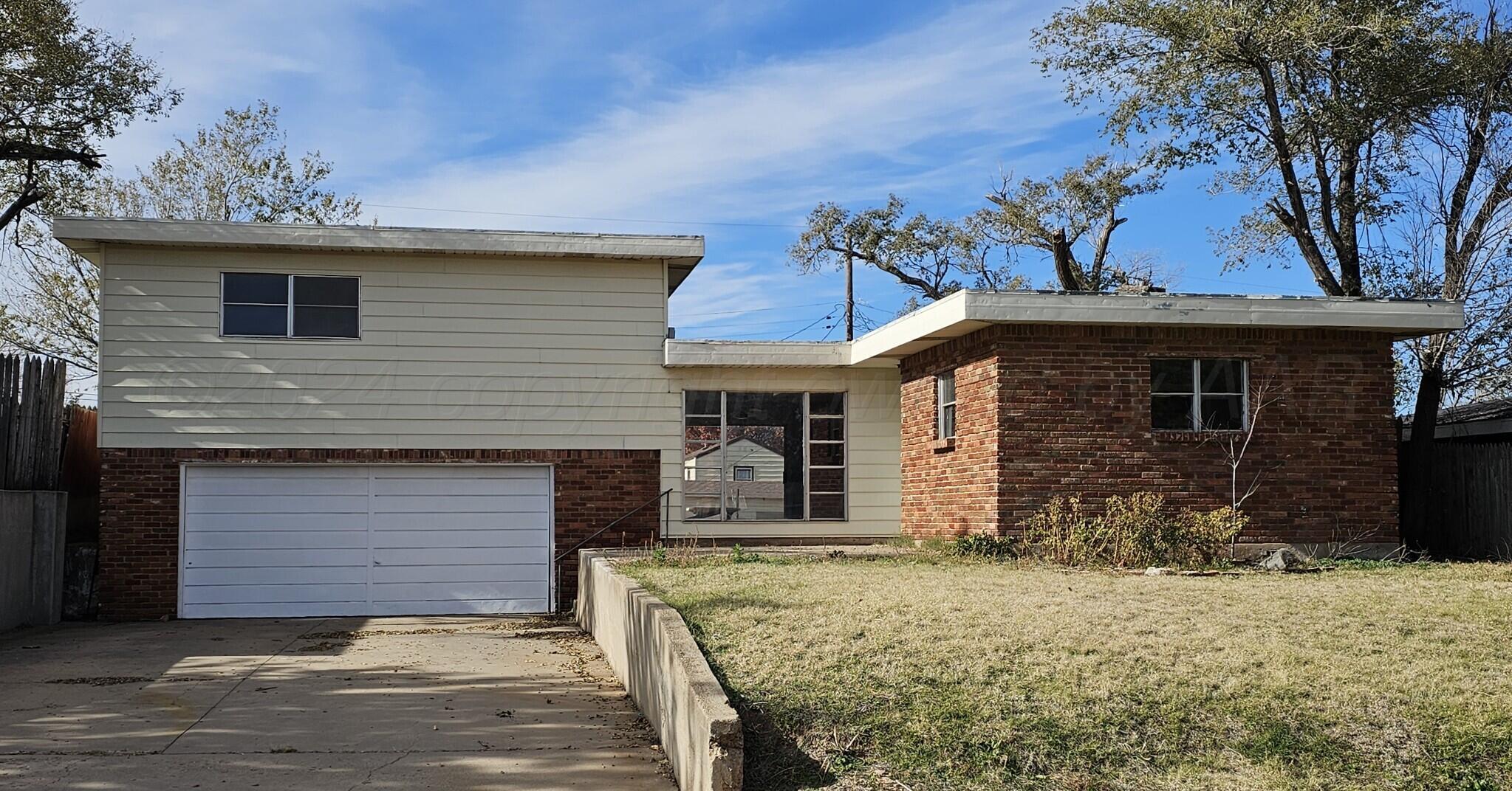 208 W Brown Street, Borger, Texas image 1