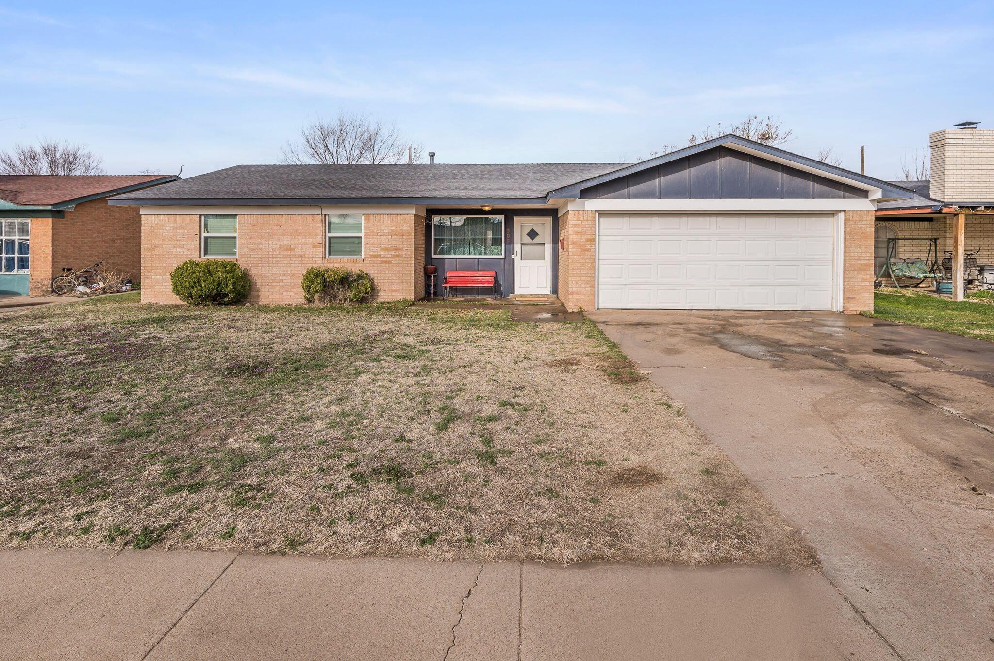 505 Willow Avenue, Dumas, Texas image 1