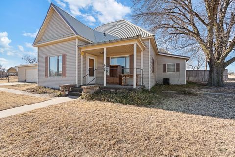 Homes For Sale - 604 E 4th Street<br/> Clarendon, TX 79226