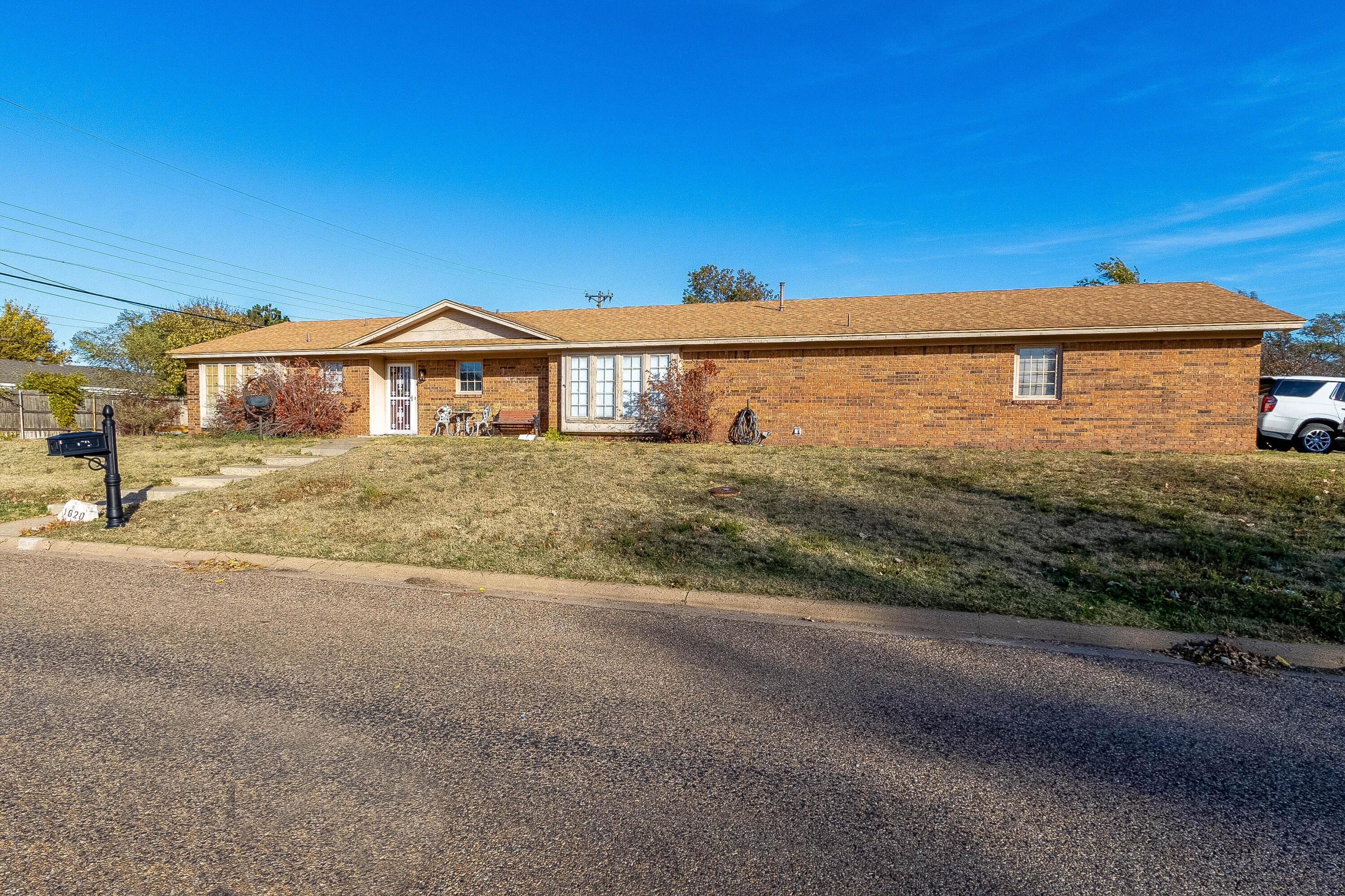 1620 N Takewell Street, Borger, Texas image 1