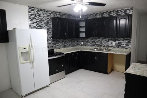 Homes For Sale - 402 13th Street<br/> Hereford, TX 79045