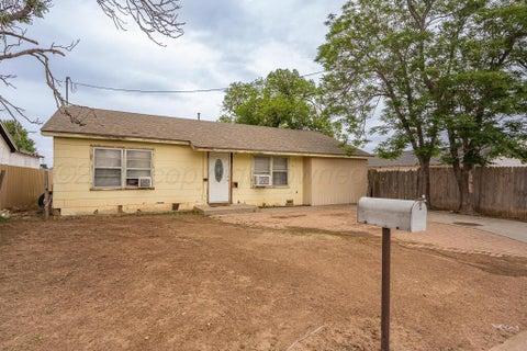 Homes For Sale - 611 Bowie Street<br/> Hereford, TX 79045