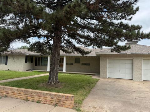 Homes For Sale - 300 N 6th Street<br/> Canadian, TX 79014