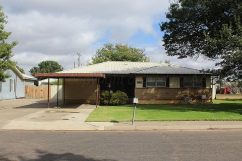 Homes For Sale - 606 NW 8th Street<br/> Dimmitt, TX 79027