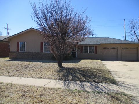 Homes For Sale - 2725 Comanche Trail<br/> Pampa, TX 79065