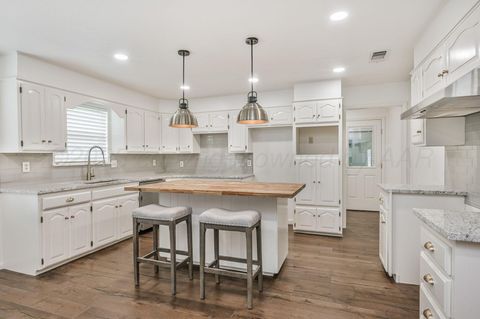 Homes For Sale - 401 Cedar Street<br/> McLean, TX 79057