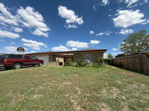 Homes For Sale - 612 Bailey Avenue<br/> Dumas, TX 79029