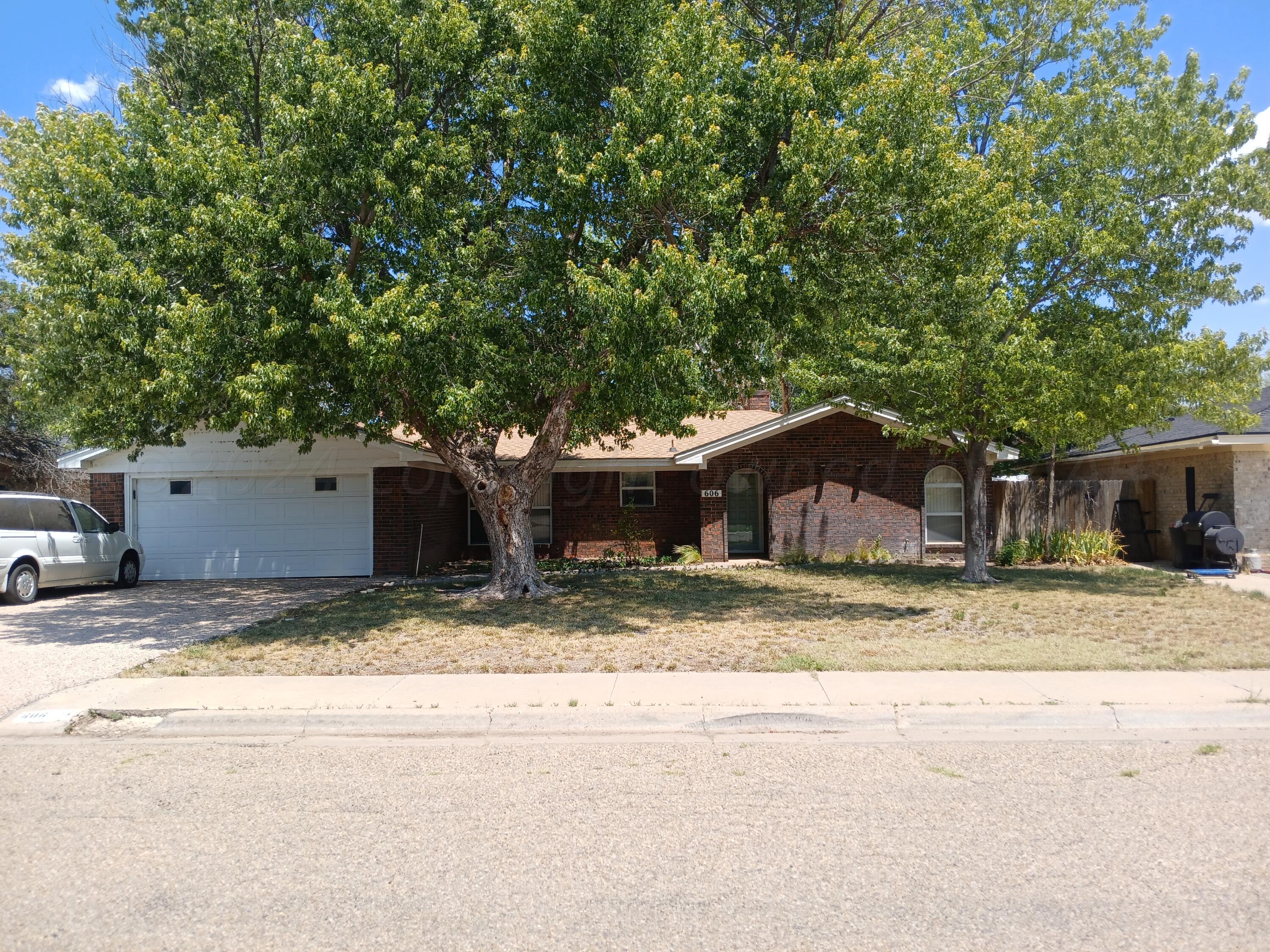 606 Forrest Drive, Dumas, Texas image 1