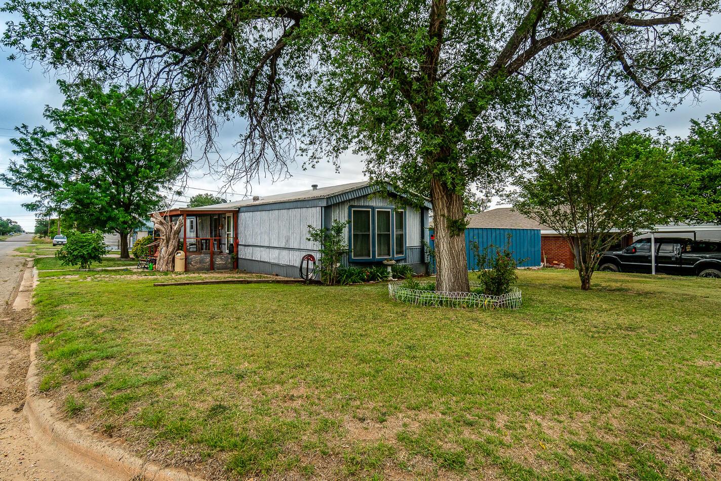 301 S Wilhelm Avenue, Stinnett, Texas image 4