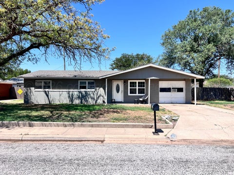 Homes For Sale - 131 Northwest Drive<br/> Hereford, TX 79045