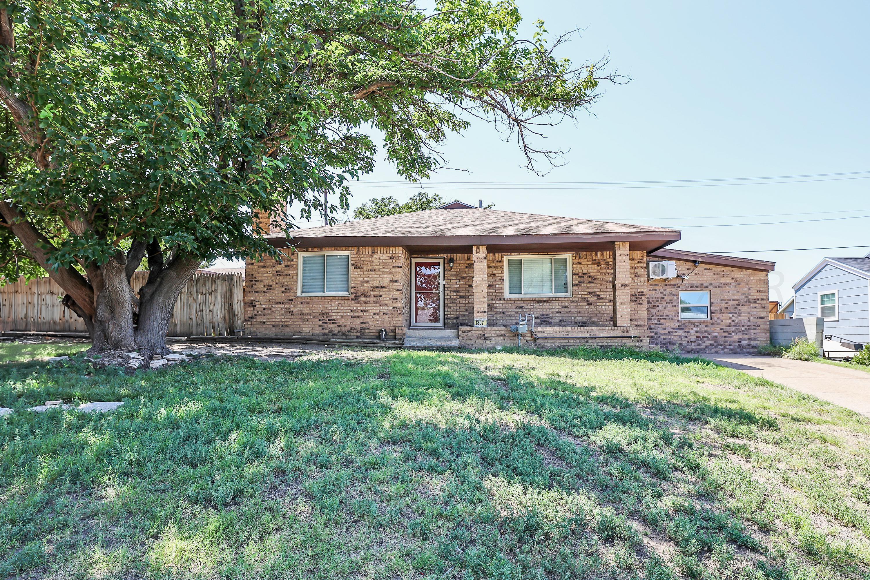 1307 Cooley Drive, Borger, Texas image 1