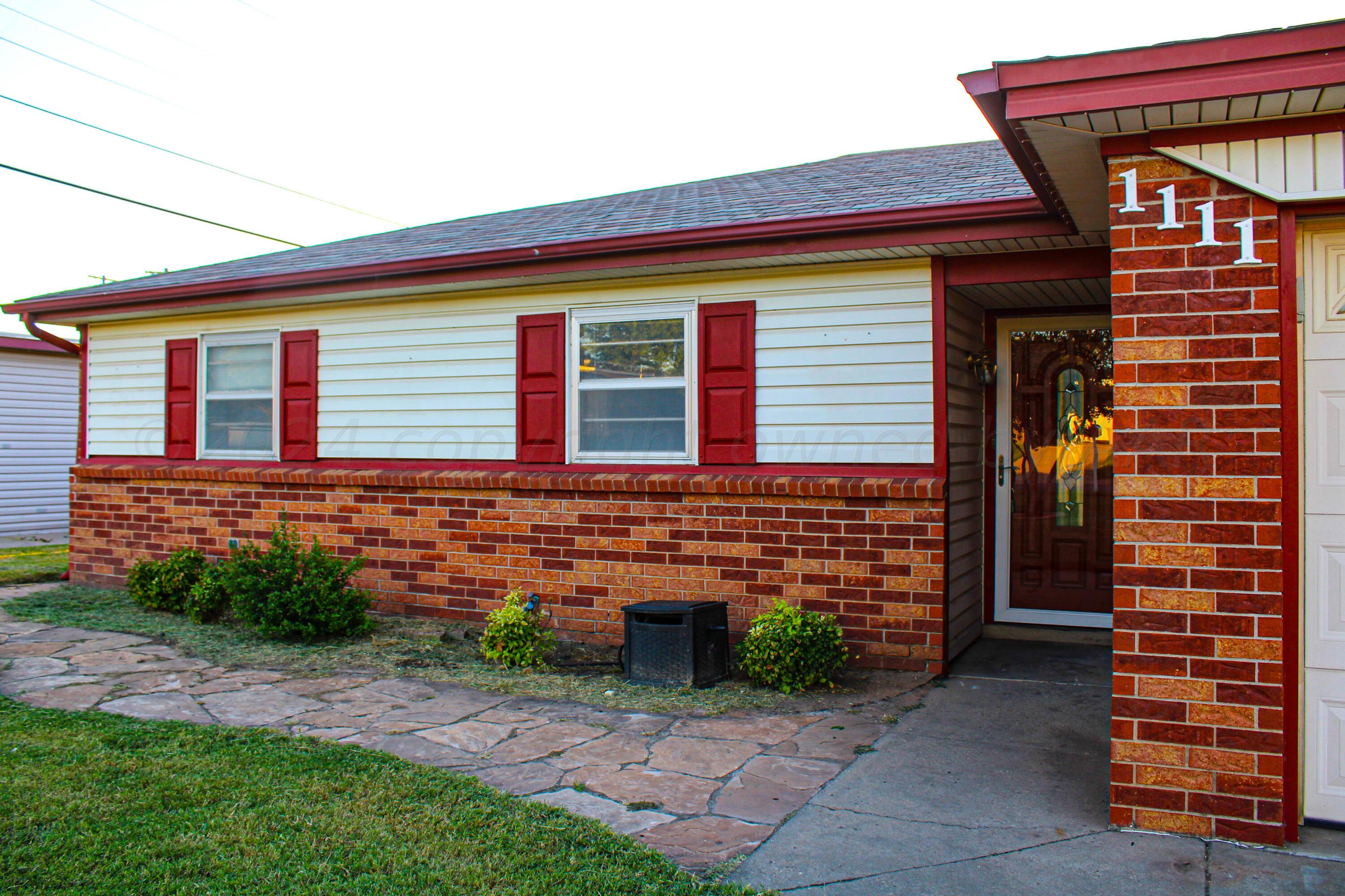 1111 E Elmore Street, Borger, Texas image 3