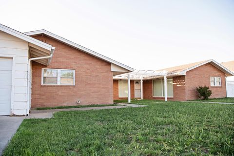 Homes For Sale - 411 E 6th Street<br/> Hereford, TX 79045