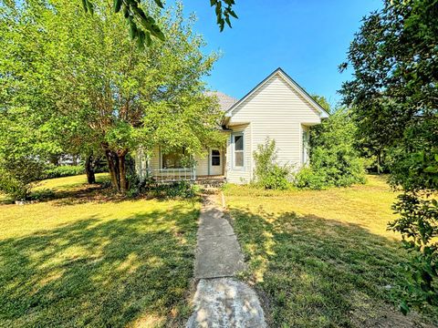 Homes For Sale - 522 S Baylor Street<br/> Perryton, TX 79070