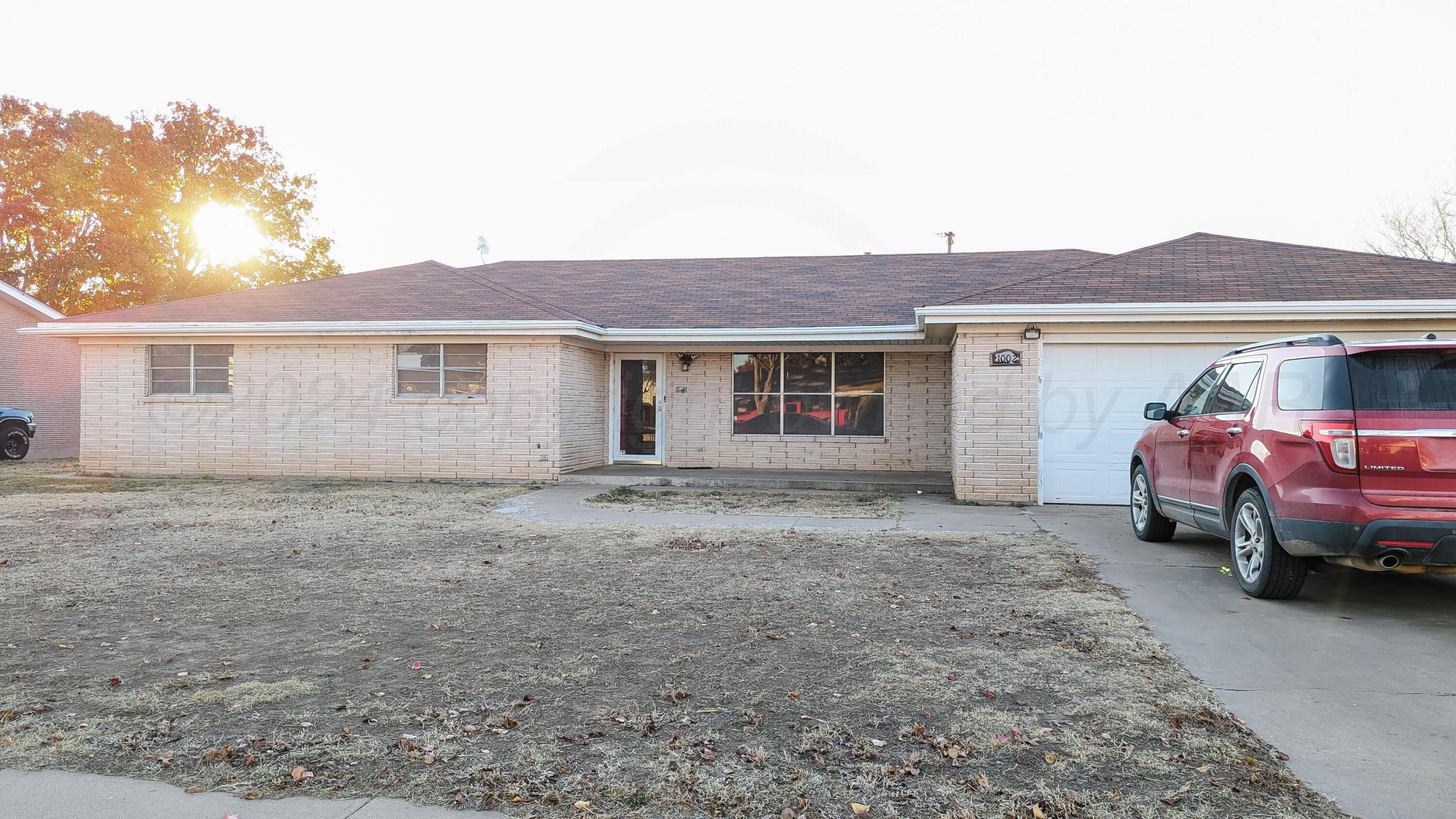 1002 Avenue O, Sunray, Texas image 1