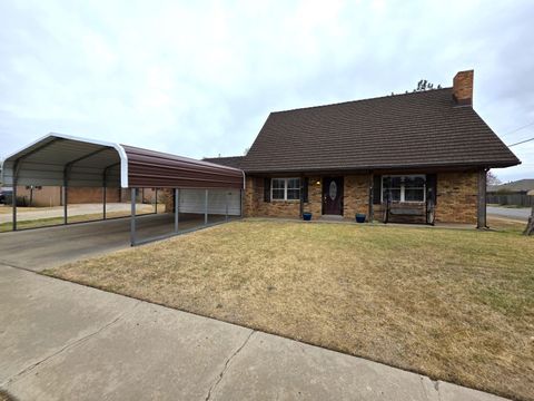 Homes For Sale - 1800 N Zimmers Street<br/> Pampa, TX 79065