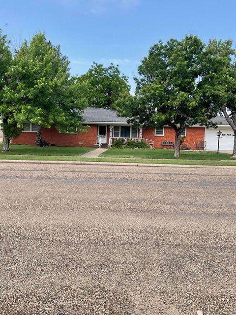 Homes For Sale - 1401 Maple Ave<br/> Panhandle, TX 79068