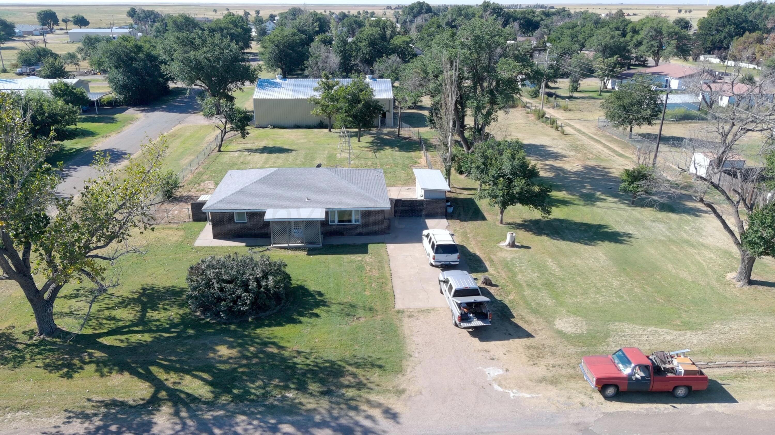 107 W Moorman Street, Texhoma, Texas image 2