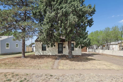 Homes For Sale - 2704 Canyon Drive<br/> Amarillo, TX 79109