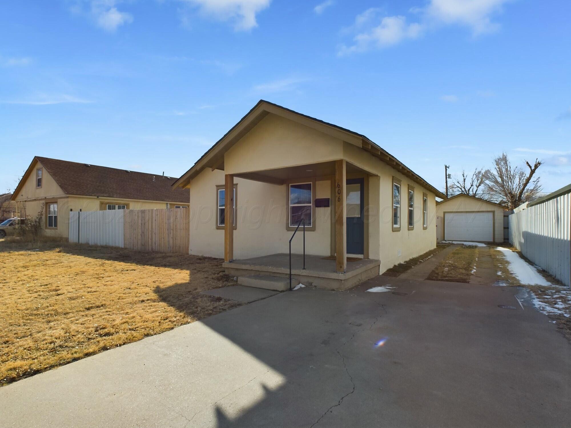 606 Binkley Ave, Dumas, Texas image 2