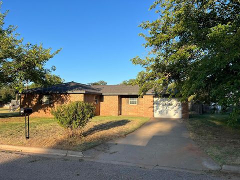 Homes For Sale - 2005 N 20th Street St<br/> Memphis, TX 79245