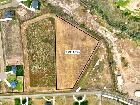 Homes For Sale - 8100 W Country Club Road<br/> Canyon, TX 79015