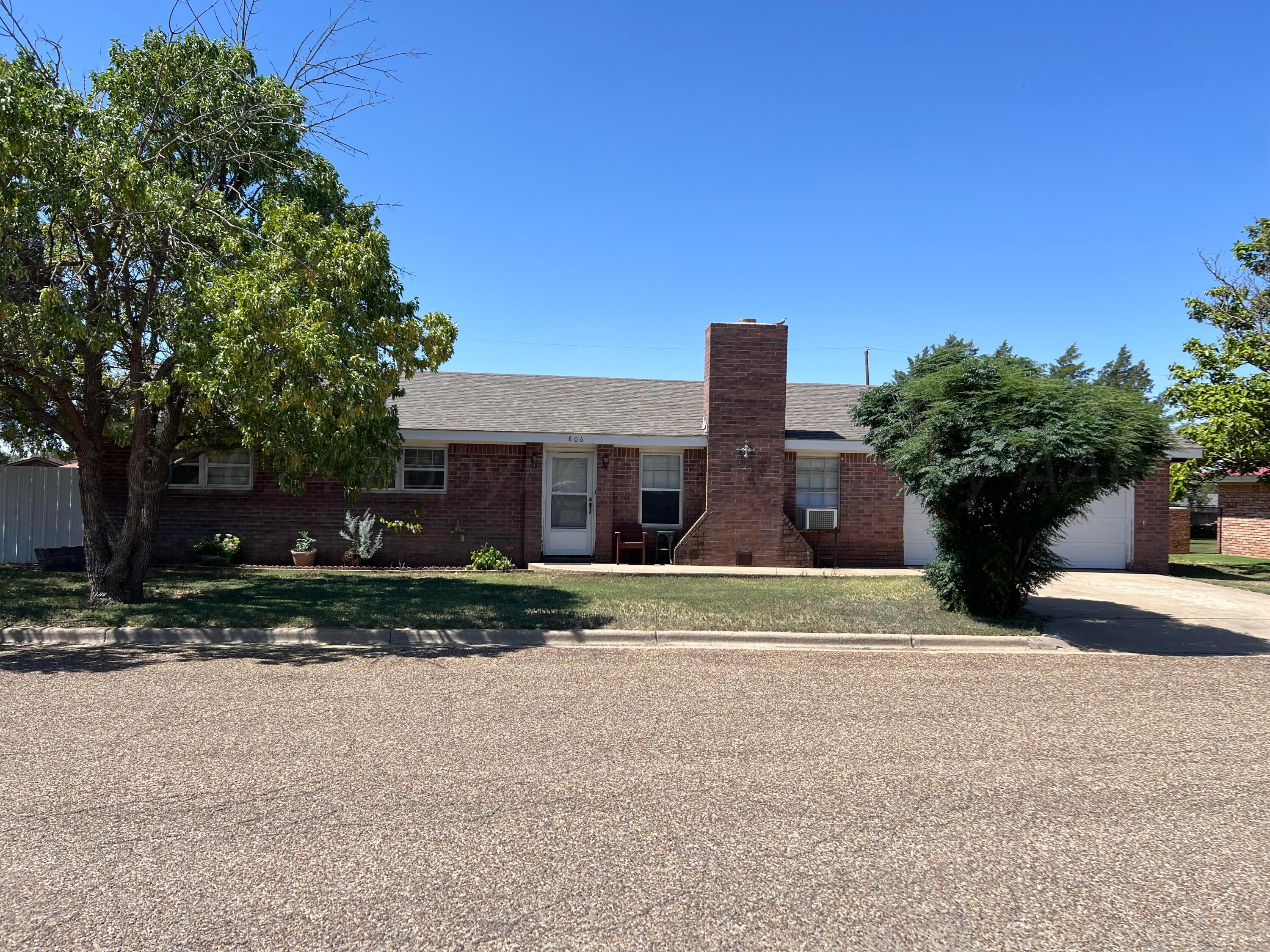 806 9th Street, Bovina, Texas image 1