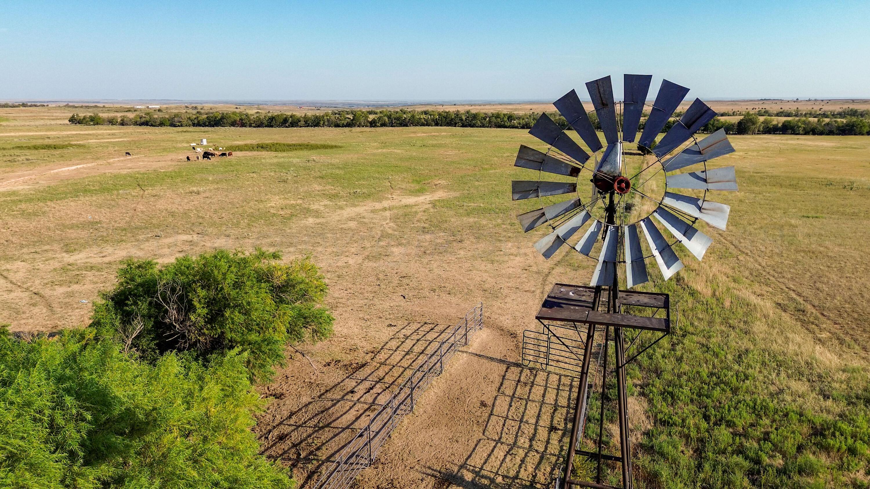 County Road 28, McLean, Texas image 8