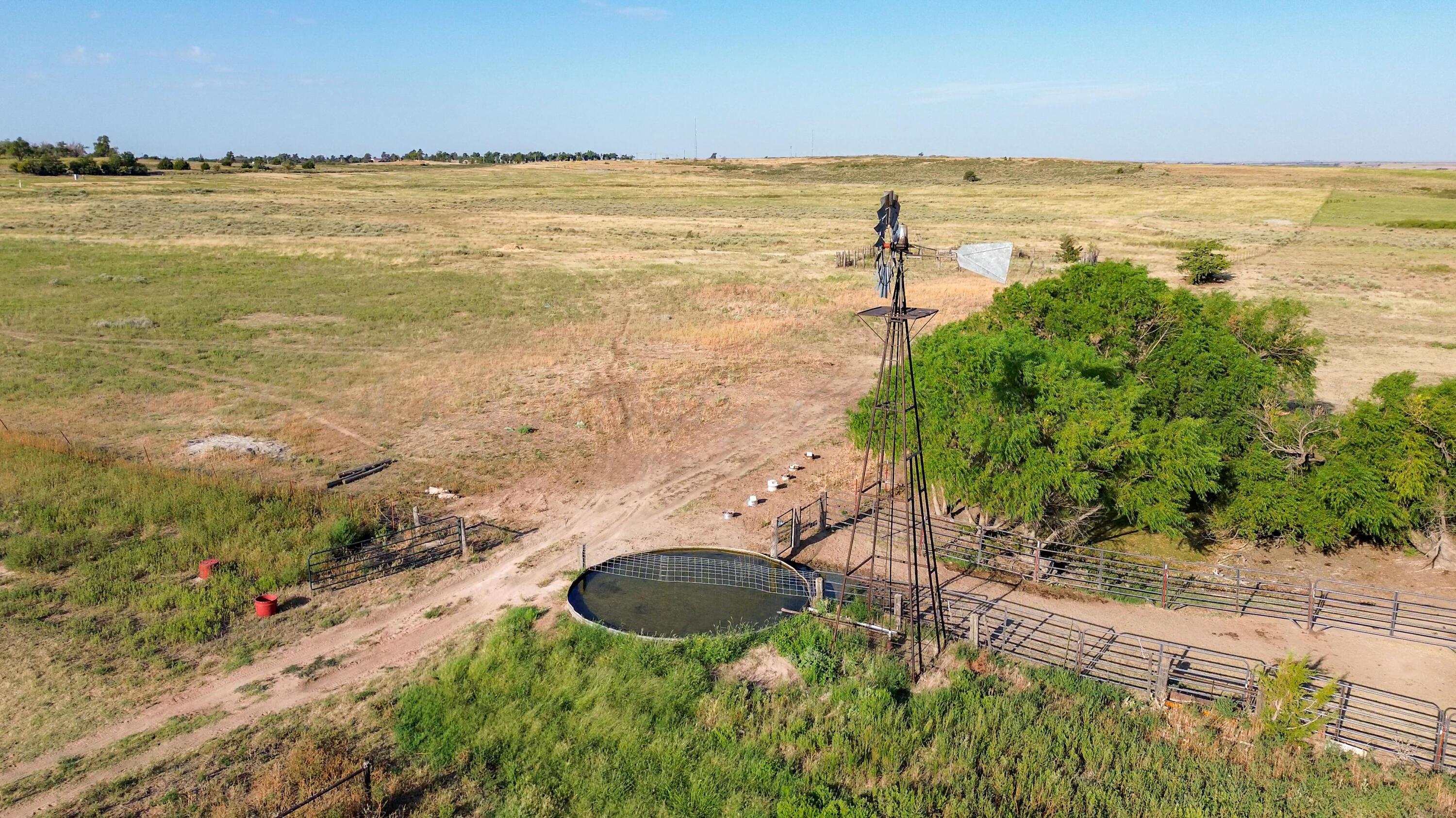 County Road 28, McLean, Texas image 1