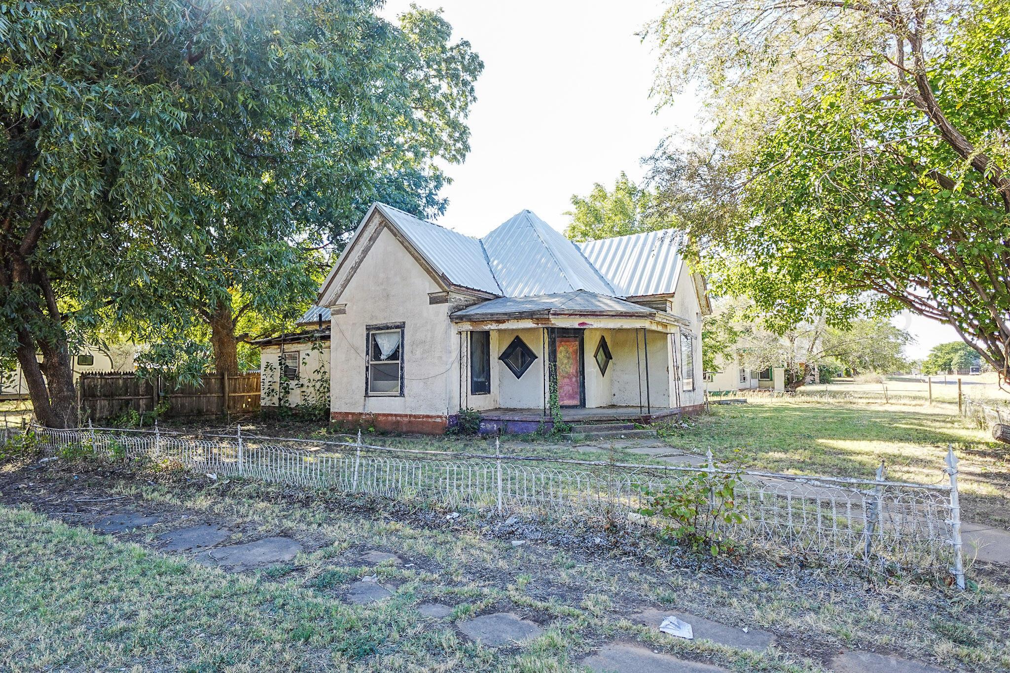 902 W Robertson Street, Memphis, Texas image 18