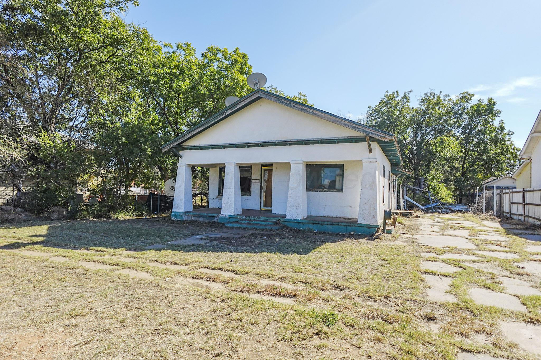 902 W Robertson Street, Memphis, Texas image 1