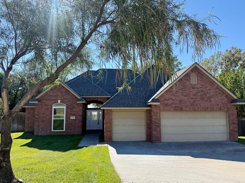 Homes For Sale - 2105 Briarwood Drive<br/> Amarillo, TX 79124