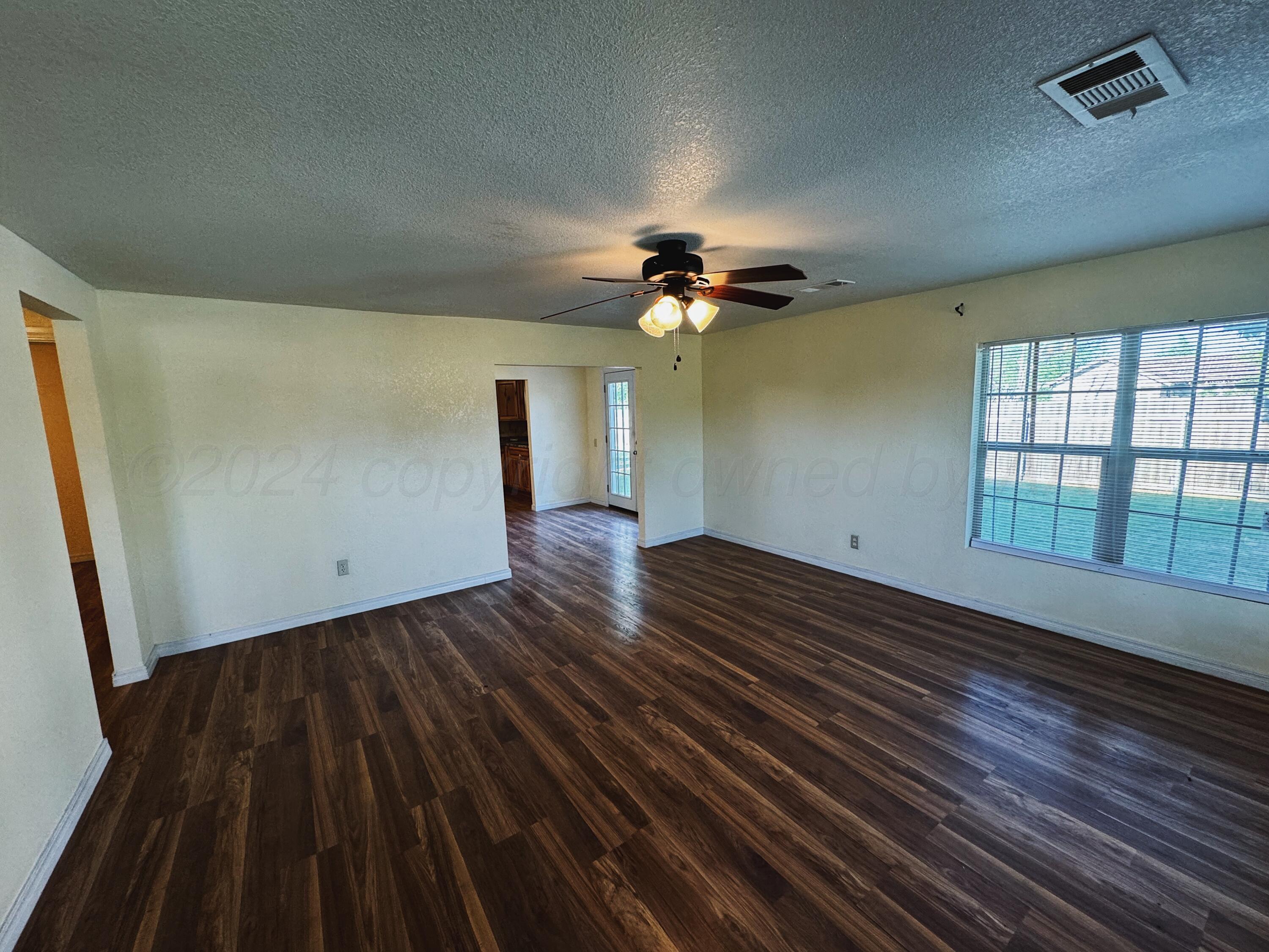 28 Ave B Ave, Spearman, Texas image 2