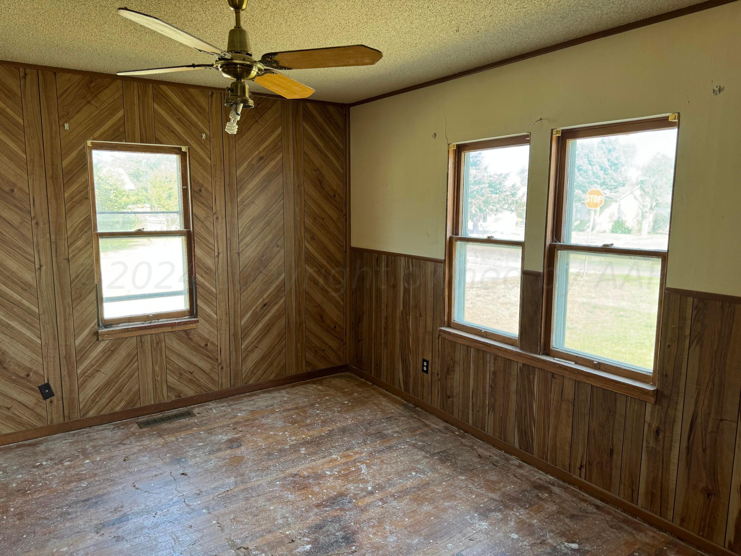 1102 S Baylor Street, Perryton, Texas image 4